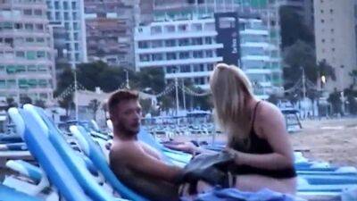 Couple amateur en chaleur se fait prendre en train de baiser - drtuber