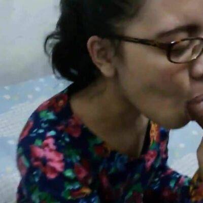 Indonesian nerdy girl blowjob and fuck - sunporno.com - Indonesia