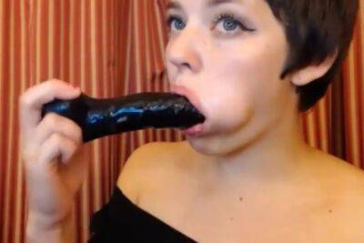 Short Haired Dildo Show - hclips