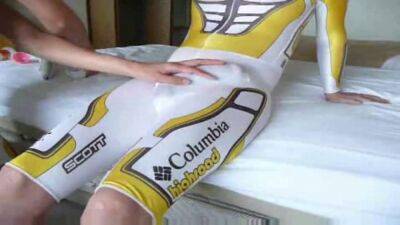 Handjob with cycle pants on (spandex) - sunporno.com