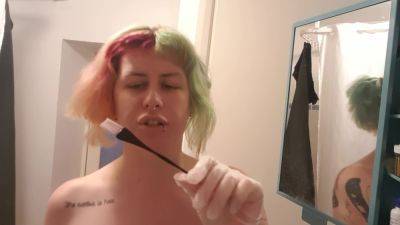 Alternative Girl Shaves Head - hclips